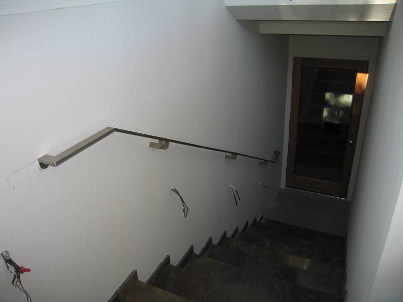 One handrail installed. To do so, blocks...